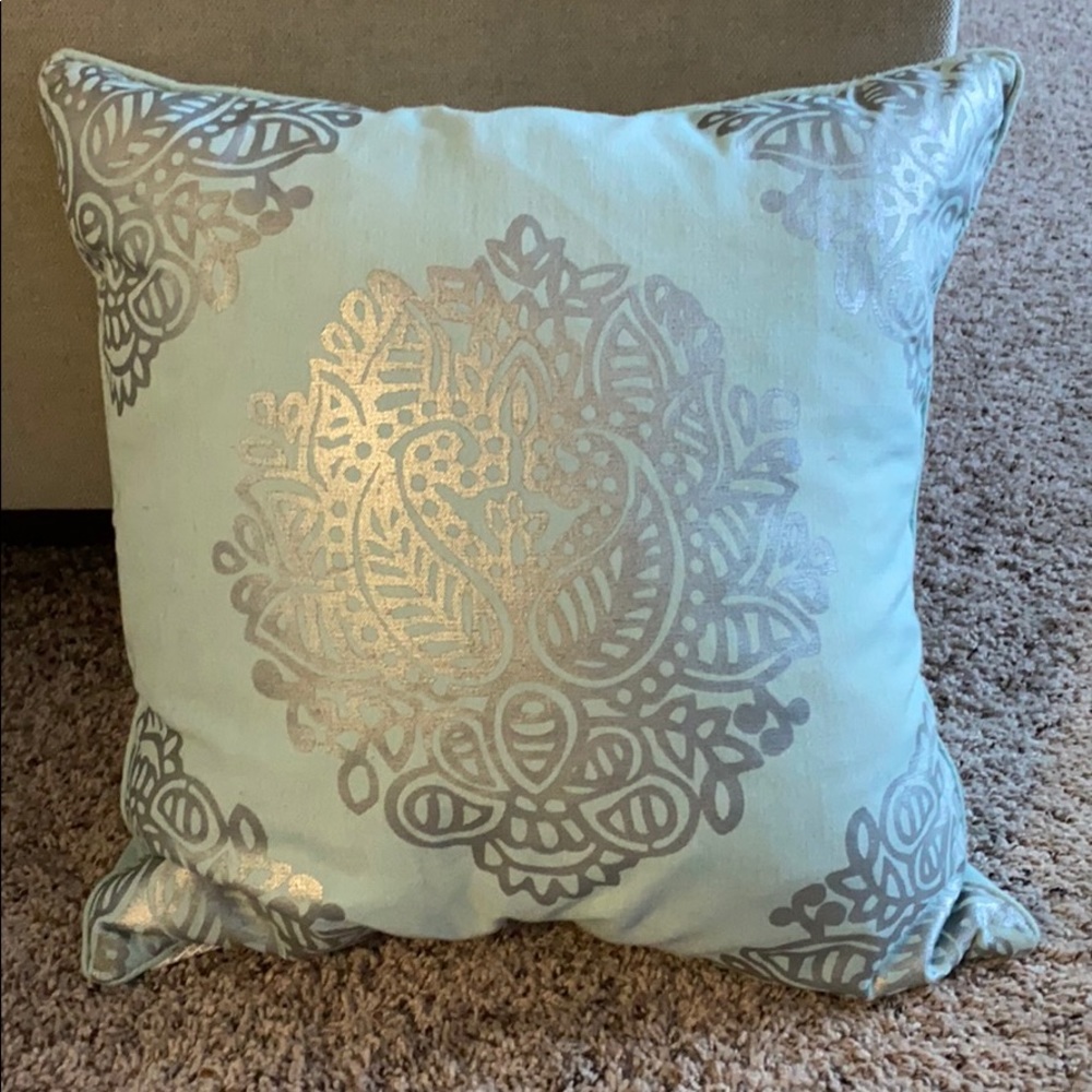 Decorative pillow